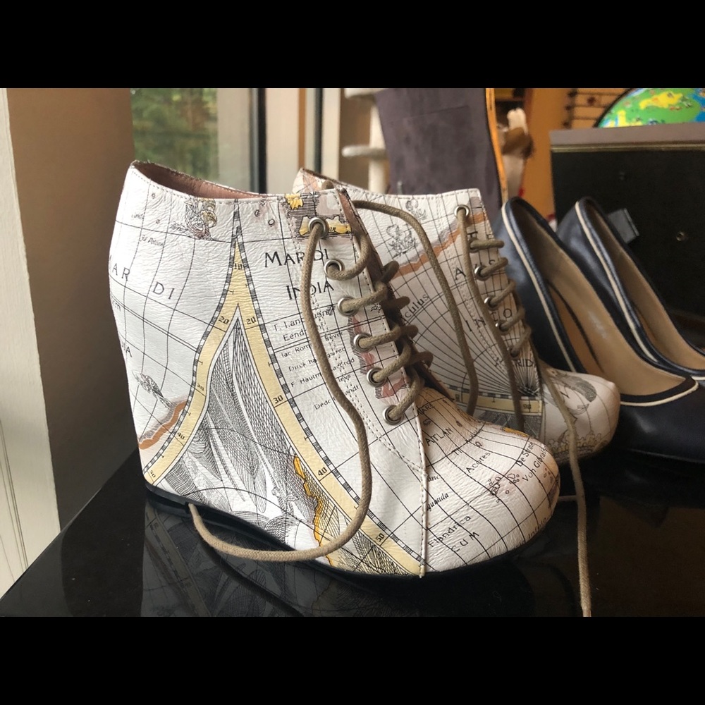 Jeffrey Campbell Shoes, map platform Size 7